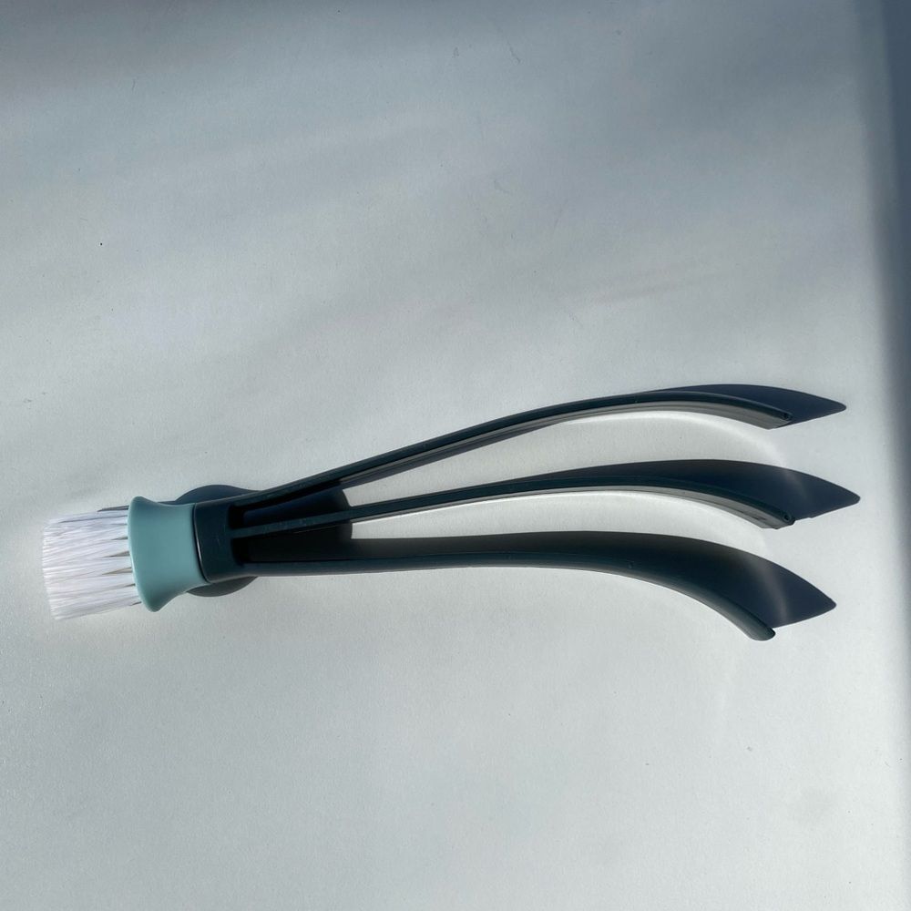 Casabella 2-In-1 Window Blinds Cleaner